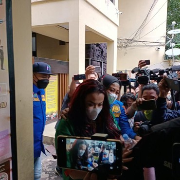 Pakai Baju Tahanan, Jennifer Jill Jalani Tes Kesehatan