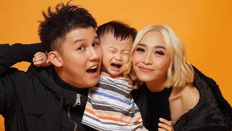 Keluarga Rinni Wulandari