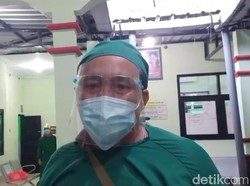 Belasan Pengungsi Korban Longsor Nganjuk Jalani Swab, 1 Positif COVID-19