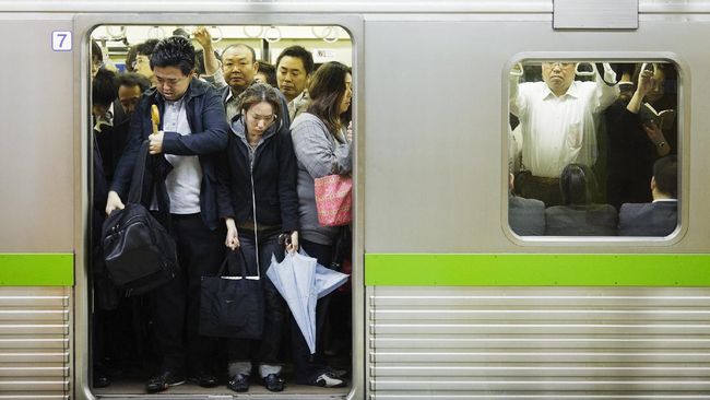 ‘Joker’ Stabs Dozens of Tokyo Car Passengers on Halloween Night