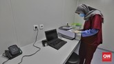 FOTO: Kesibukan di Laboratorium Covid-19 Jakarta Kementerian Kesehatan (Kemenkes) sejauh ini telah menyebar 612 jejaring laboratorium untuk pemeriksaan spesimen COVID-19 di seluruh Indonesia.