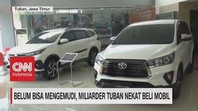 VIDEO: Belum Bisa Mengemudi, Miliarder Tuban Nekat Beli Mobil