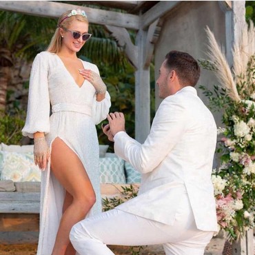 Paris Hilton Tunangan, Harga Cincinnya Ditaksir Capai Rp28 Miliar