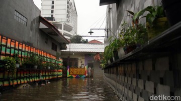 5 HAL YANG PERLU DILAKUKAN SAAT BANJIR