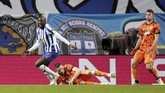 FOTO: Ronaldo dan Juventus Tak Berdaya di Markas Porto Cristiano Ronaldo tak bisa menolong Juventus dalam leg pertama 16 besar Liga Champions. Simak foto-foto pilihan laga tersebut.