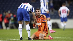 FOTO: Ronaldo dan Juventus Tak Berdaya di Markas Porto