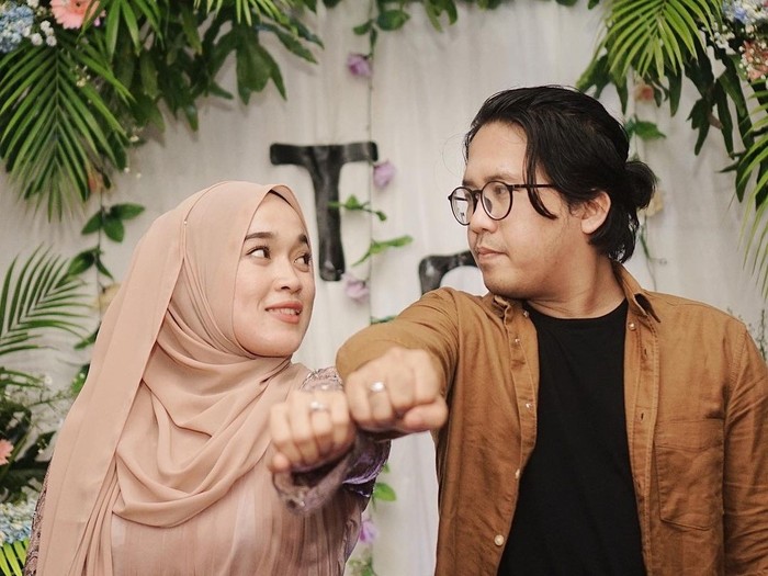 Sebelumnya, Ayus Sabyan juga dikabarkan telah meninggalkan rumahnya dan pisah ranjang dengan istri sejak Januari 2021. (foto: instagram.com/ririe_fairus/)