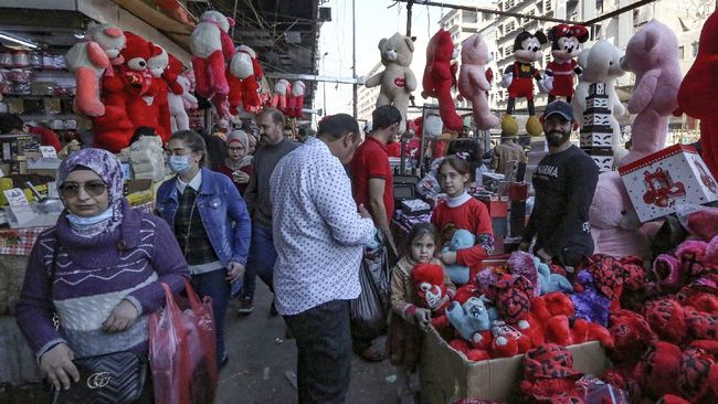 Uniknya Pasar di Irak, Pembeli Pertama Boleh Bayar Semampunya Ada tradisi unik saat berbelanja di pasar tradisional Irak. Pembeli pertama, alias istifah, bebas menentukan harga dari barang yang dibeli.