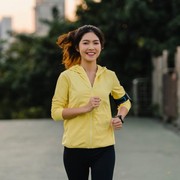 Tetap Nyaman Berolahraga dengan Outfit Sporty Ini