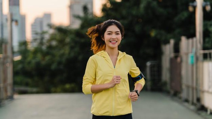 Tetap Nyaman Berolahraga dengan Outfit Sporty Ini