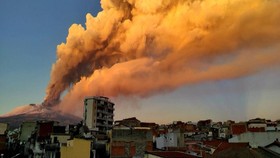 VIDEO: Gunung Etna di Italia Kembali Erupsi