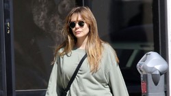 4 Gaya Kasual Elizabeth Olsen