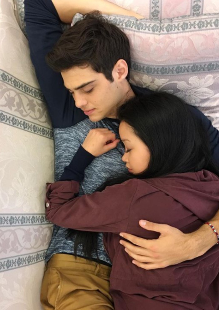 Tahun 2018, ia mulai membintangi serial romance Netflix yang diadaptasi dari novel terkenal karya Jenny Han To All The Boys I’ve Love Before yang dikenal hingga sekarang, berperan sebagai Lara Jean dan beradu akting dengan Noah Centineo (Foto: Instagram/@lanacondor)