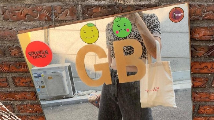 6 Inspirasi Gaya Kece Pakai Tote Bag Kanvas