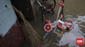 FOTO: Nestapa Banjir di Pancoran Barat