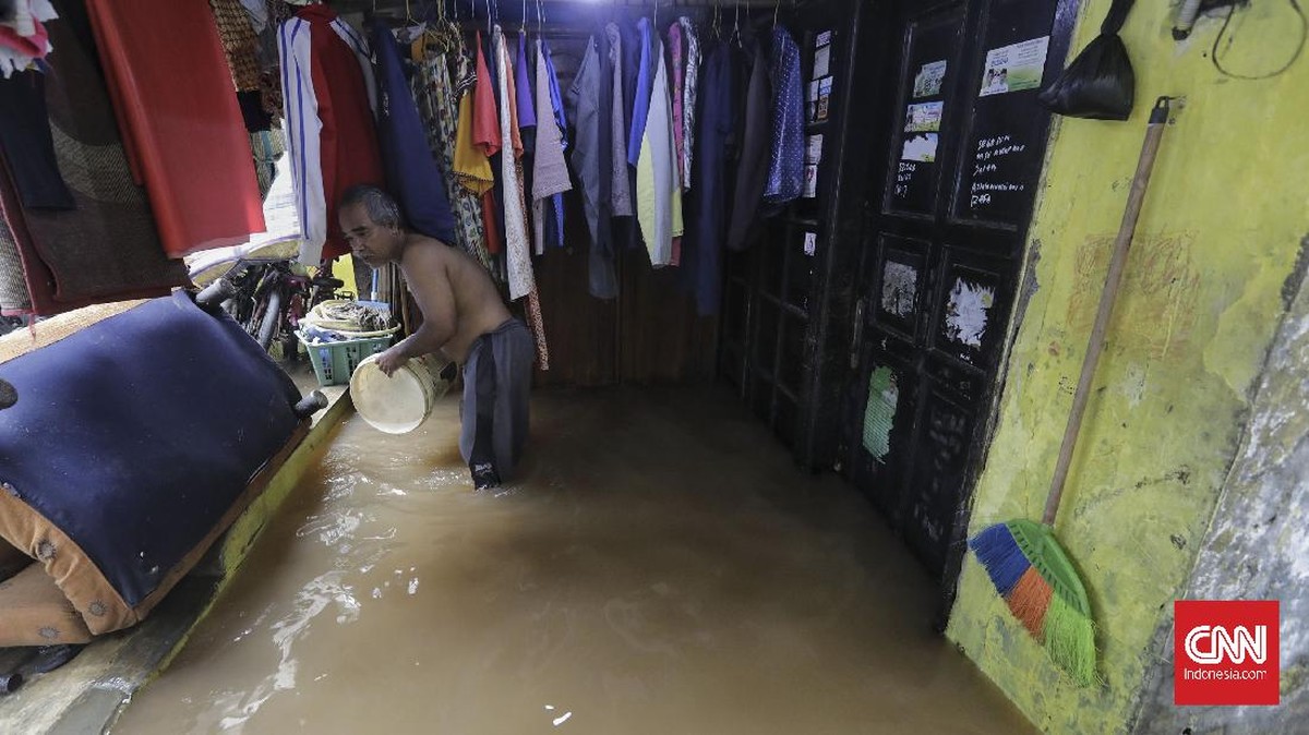 FOTO: Nestapa Banjir di Pancoran Barat
