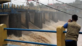 Ketinggian Air Katulampa dan Manggarai Naik Siaga 3