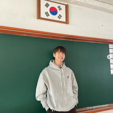 Isi OST 'Yumi's Cells', Doyoung NCT Rilis Lagu 'Like A Star'