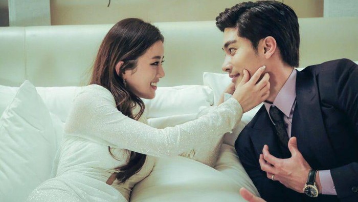 Drama Korea Love (ft. Marriage and Divorce) mencuri perhatian sejak penayangan episode pertamanya. Love (ft. Marriage and Divorce) mengangkat tiga masalah rumah tangga dari berbagai usia, dan menjadi drakor dengan rating tertinggi dalam sejarah stasiun TV Chosun. Penasaran kisah drakor Love (ft. Marriage and Divorce)?