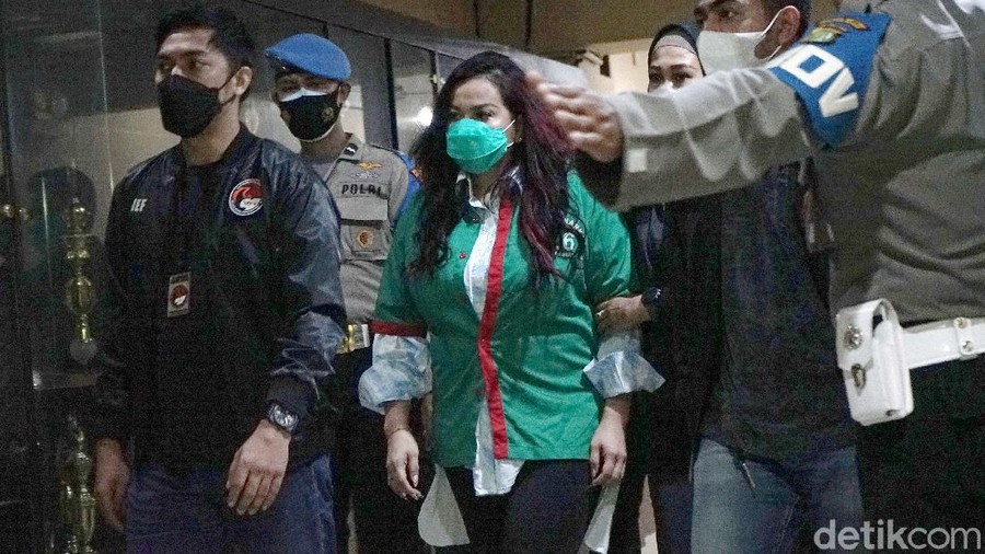Jennifer Jill saat ditemui di perilisan kasus narkoba di Polres Metro Jakarta Barat.