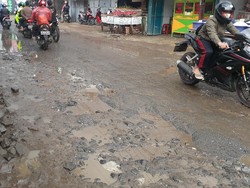 Ke Mana Spanduk-spanduk Satire di Jl Pabuaran Kabupaten Bogor yang Rusak?