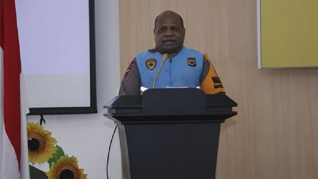 Matius Fakiri-Aryoko Ditetapkan Jadi Gubernur dan Wakil Gubernur Papua Dewan Perwakilan Rakyat Papua (DPRP) menetapkan Matius Fakiri dan Aryoko sebagai Gubernur dan Wakil Gubernur Papua periode 2025-2030.