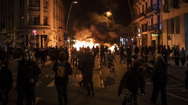 FOTO: Kerusuhan Barcelona Berlanjut usai Penangkapan Rapper