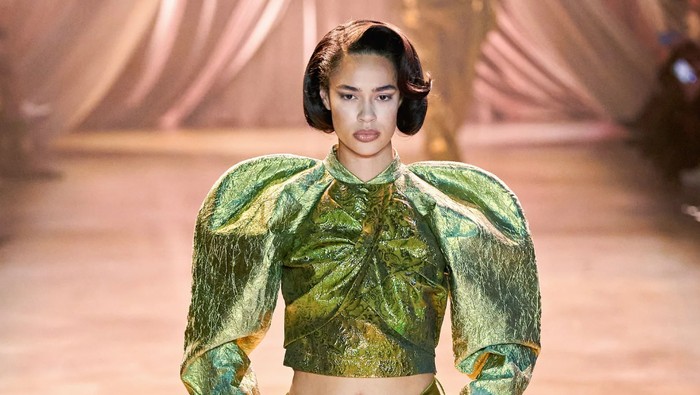 Brand Fashion Mewah Kembalikan Trend Puff Shoulder Era Renaisans Brand Fashion Mewah Kembalikan Trend Puff Shoulder Era Renaisans