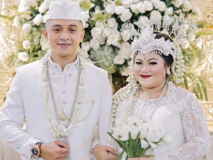 Resmi Jadi Istri Taruna, Intip 5 Potret Pernikahan Putri Nia Daniaty