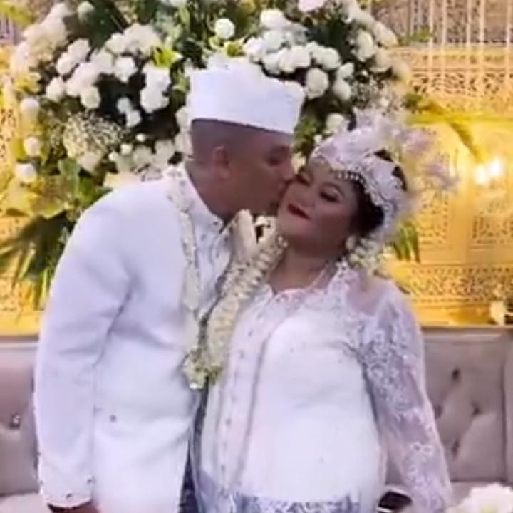 <p>Rasa syukur dan bahagia tentunya menyelimuti keluarga mereka. Kini, Olivia secara sah telah menjadi istri dari seorang taruna. (Foto: Instagram @oliviadaniaty)</p>