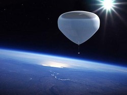 Seru Nih, Wisatawan Diajak ke Luar Angkasa Naik Balon Udara