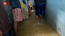 VIDEO: Tembok Rumah Jebol Diterjang Banjir