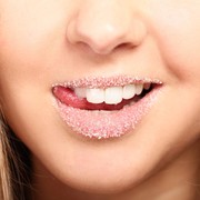 4 Rekomendasi Lip Scrub di Bawah Rp50 Ribu