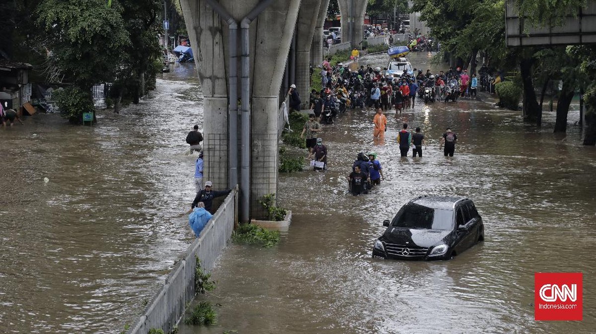 FOTO: Banjir Kepung Seluruh Penjuru Jakarta