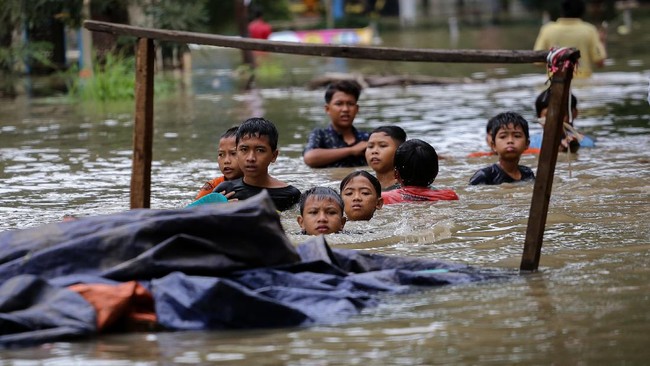 Sebanyak 871 Kepala Keluarga (KK) atau 2.885 orang di Kecamatan Pasar Kemis, Kabupaten Tangerang, Provinsi Banten terdampak banjir.