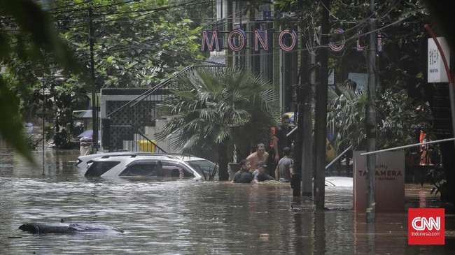 Ketinggian banjir di Jakarta berkisar antara 30 cm hingga di atas 1,5 meter. Salah satu kelurahan yang mengalami genangan tinggi yaitu Cipinang, Jakarta Timur.