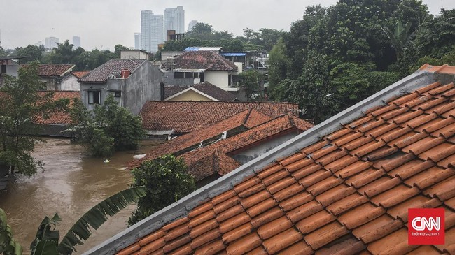 BPBD DKI Jakarta menyebut lima orang meninggal akibat banjir yang melanda ibu kota pada Sabtu (20/2) kemarin. 