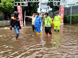 22 Kelurahan di Jaksel Terendam Banjir, 840 Orang Mengungsi