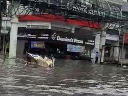 Banjir Capai 1,5 Meter Masih Rendam Perumahan Mutiara Kedoya Jakbar