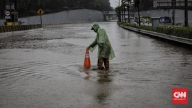 Tebing Jalan Tol di Bintaro Longsor Usai Hujan Deras