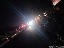 Banjir Rendam 15 Kecamatan, Karawang Malam Ini Gelap Gulita
