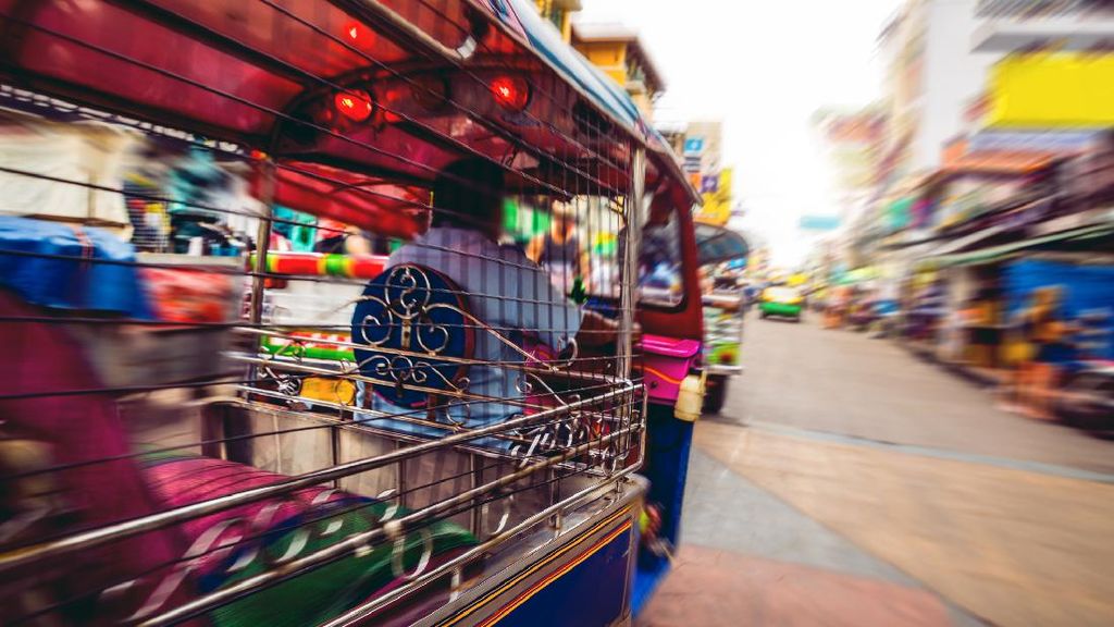 2 Turis di Thailand Berbuat Mesum di Atas Tuk-Tuk, Didenda Rp4,4 Juta