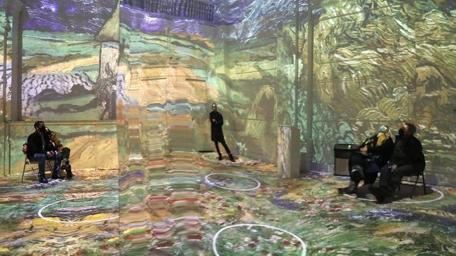 FOTO: Menjelajah Pameran Interaktif karya Van Gogh di Chicago