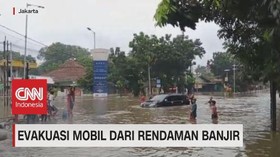VIDEO: Puluhan Mobil Terendam Akibat Banjir
