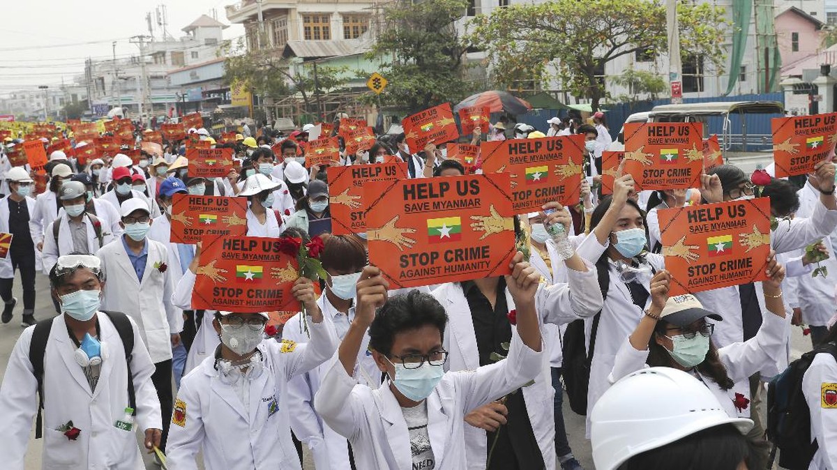 FOTO: Duka Myanmar Bagi Pedemo Tewas Tertembak
