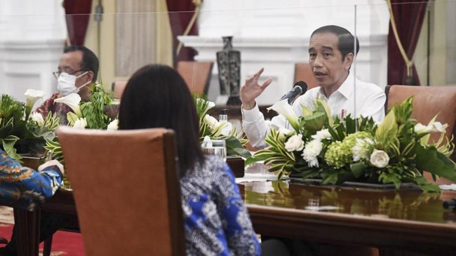 Presiden Jokowi mengatakan 4,6 juta vaksin covid-19 dari AstraZeneca akan datang ke Indonesia pada akhir Februari atau awal Maret