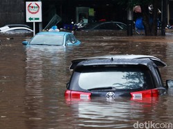 7 Cara Selamatkan Mobil yang Terendam Banjir: Jangan Langsung Dinyalain, Jangan!