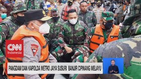 VIDEO: Pangdam & Kapolda Metro Susuri Banjir Cipinang Melayu