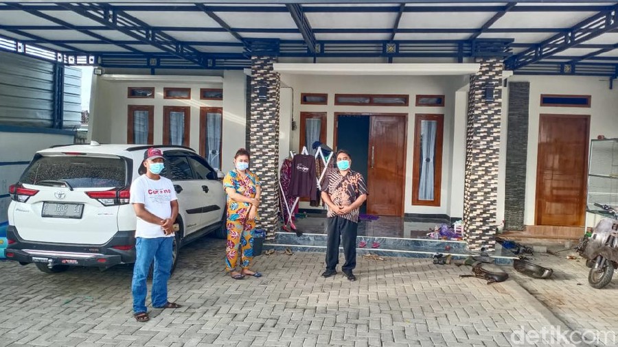 Tim Pendamping Bantuan Sosial Pangan (BSP) atau Tenaga Kesejahteraan Sosial Kecamatan (TKSK) Jenu, Imron. Dia mengaku melakukan validasi ulang sejak ada viral kampung miliader. Tim Pendamping Bantuan Sosial Pangan (BSP) atau Tenaga Kesejahteraan Sosial Kecamatan (TKSK) Jenu, Imron. Dia mengaku melakukan validasi ulang sejak ada viral kampung miliader.