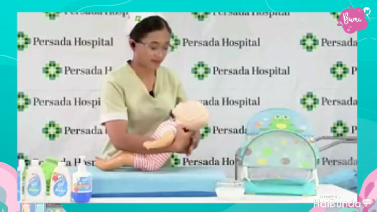 Tips Memandikan Bayi di Bumil Time
